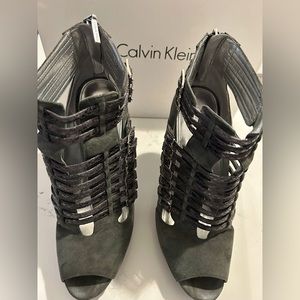 Calvin Klein Women’s platform 4” heels color dark grey size 7.5